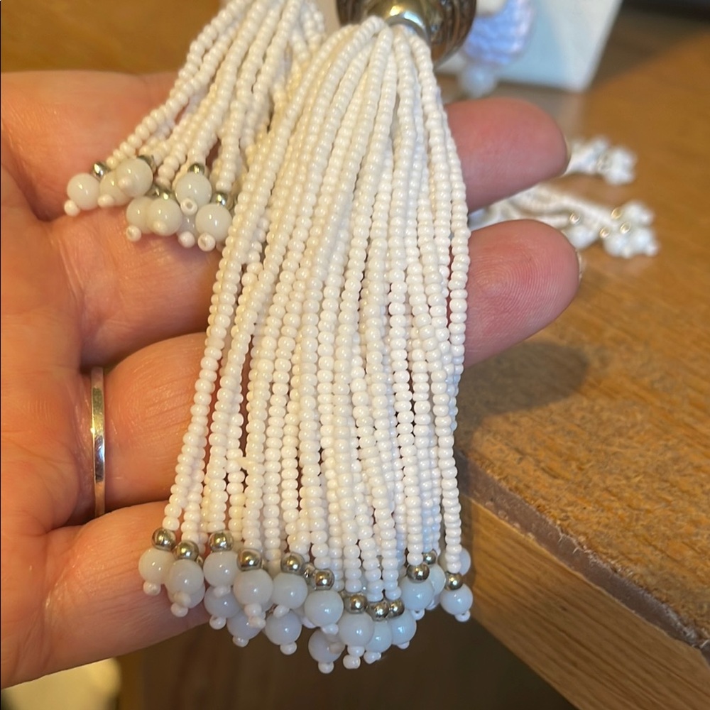 Elegant White and Silver Beaded Chico’s Necklace (AAA) - Picture 5 of 15